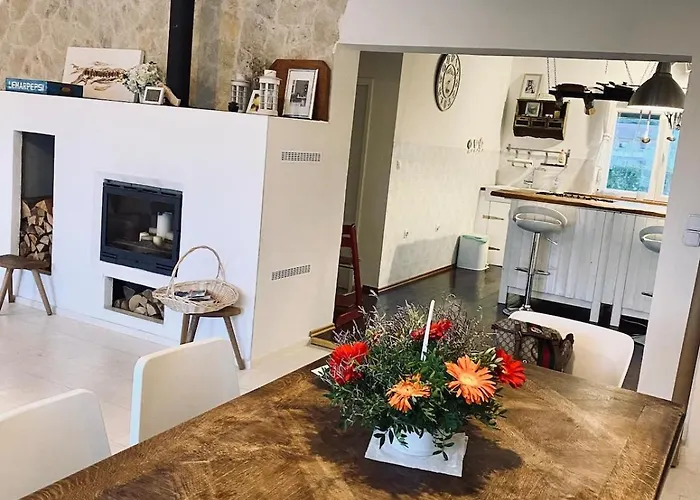 Casa Loro Mit Meerblick Und Privatem Pool דירה טרוגיר