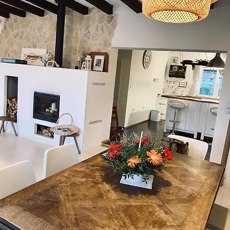 Casa Loro Mit Meerblick Und Privatem Pool 아파트 트로기르