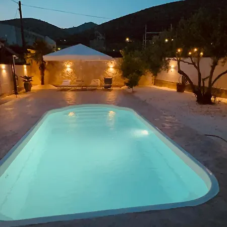 Casa Loro Mit Meerblick Und Privatem Pool Трогир